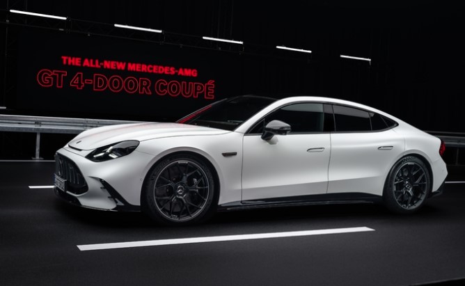 Электромобиль Mercedes-AMG GT 4-дверный (2026): первое знакомство с этим 1169-сильным зверем и звуком его V8